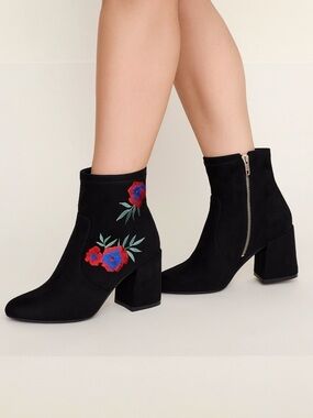 Rampage Itsie Black Faux Suede Floral Embroidered Chunky Block Heel Boots Sz 7.5